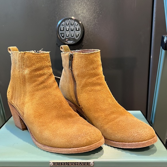 Frye suede leather ankle boots; GUC; size 5.5 - Picture 10 of 10